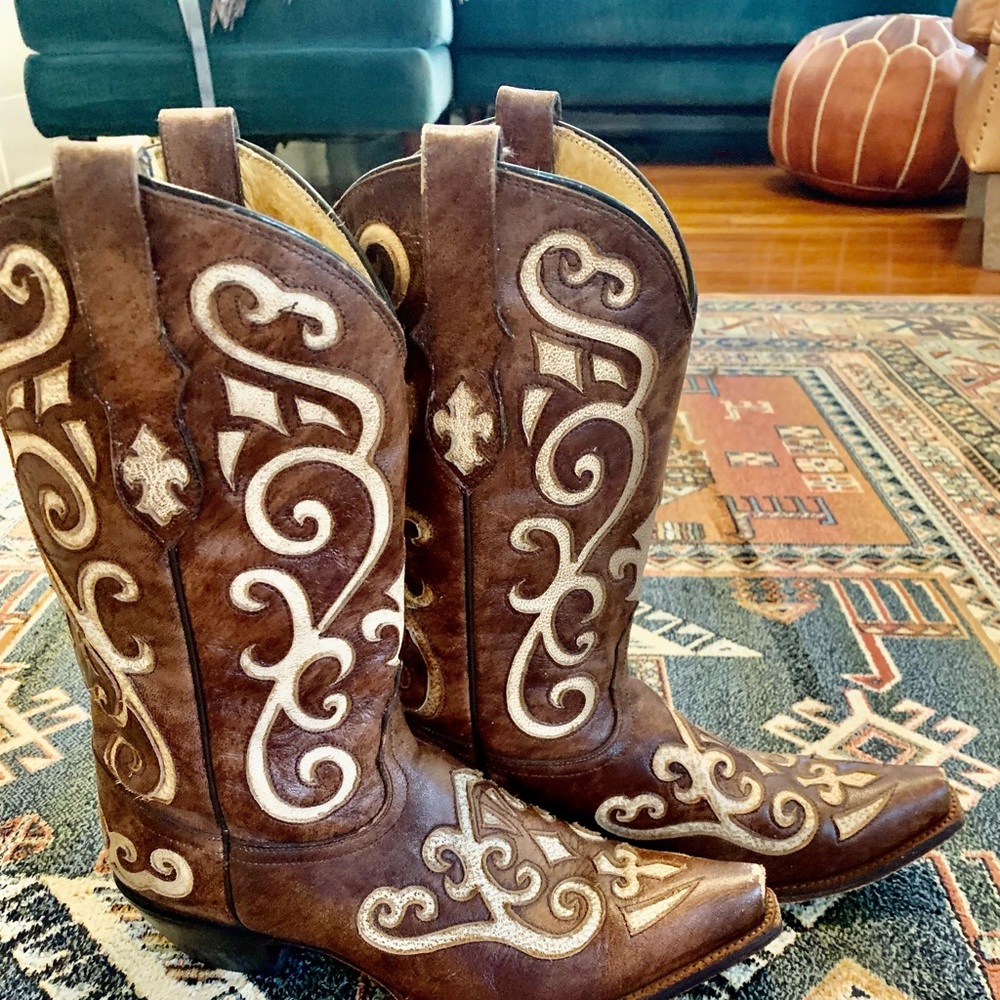 SOLD Tony Lama woman’s boots S 8